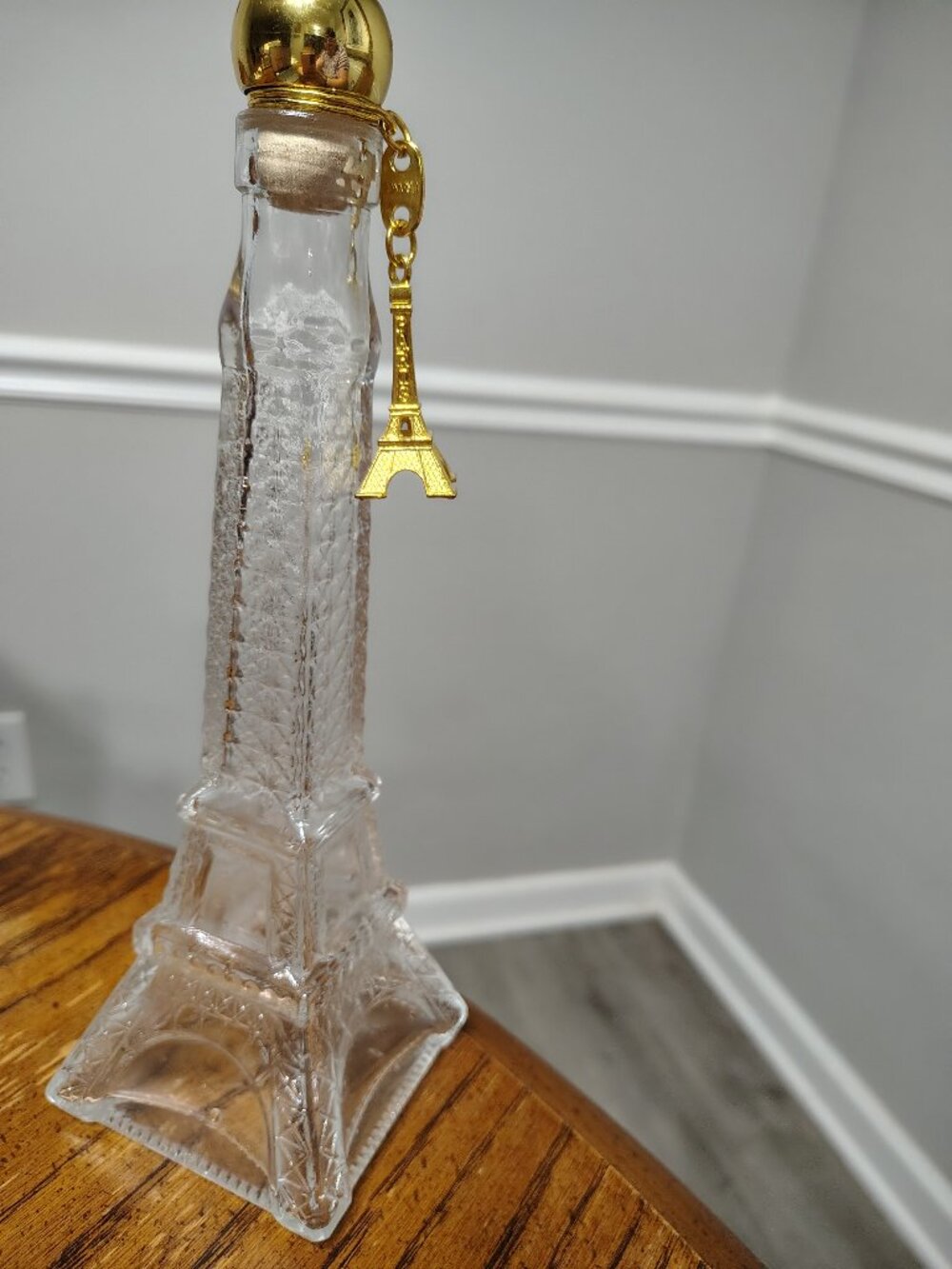 empty eiffel tower shaped bottle with cork ( plastic cover) and keychain